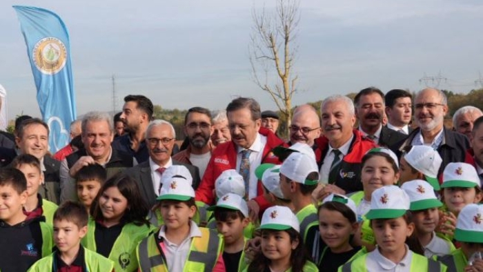 RİFAT HİSARCIKLIOĞLU’NDAN GEBZE’YE YEŞİL DOKUNUŞ: HATIRA ORMANI’NDA FİDAN DİKİMİ GERÇEKLEŞTİRİLDİ